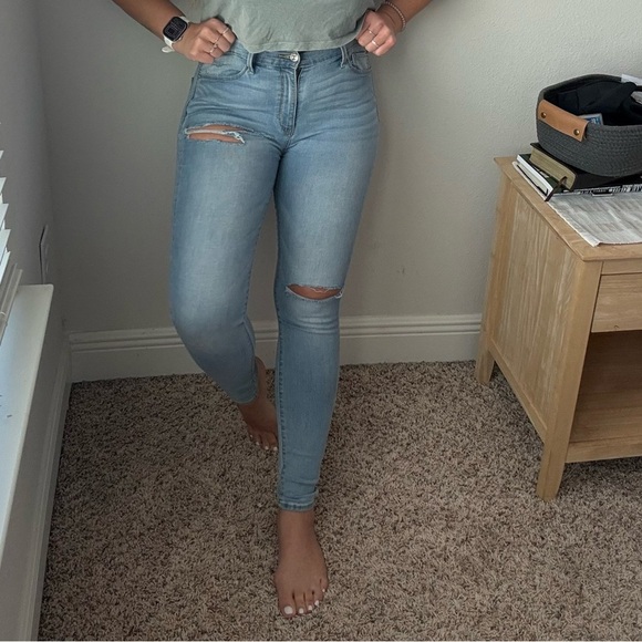 Levi's Denizen Light Blue Distressed Skinny Jegging Jeans - Picture 8 of 8